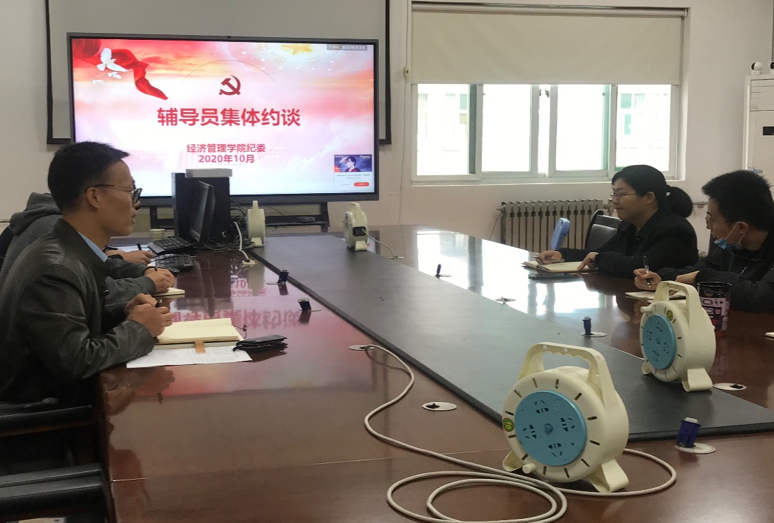 圖片包含 室內(nèi), 人, 男人, 桌子描述已自動(dòng)生成 圖片包含 室內(nèi), 人, 男人, 桌子描述已自動(dòng)生成